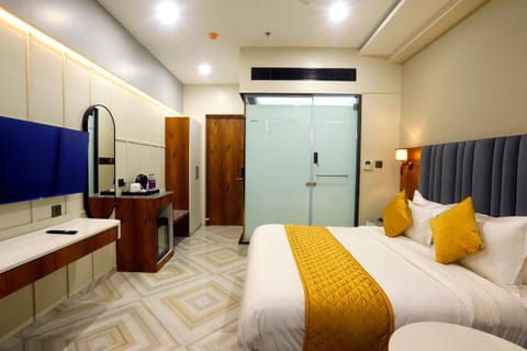 Bed, Photo of the whole room, Bedroom, wardrobe, air conditioner