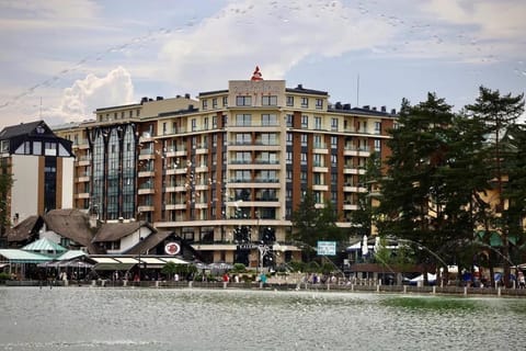 Property building, Day, City view, Lake view, Location