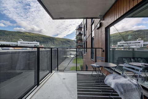 Patio, Day, Natural landscape, View (from property/room), Balcony/Terrace, Mountain view