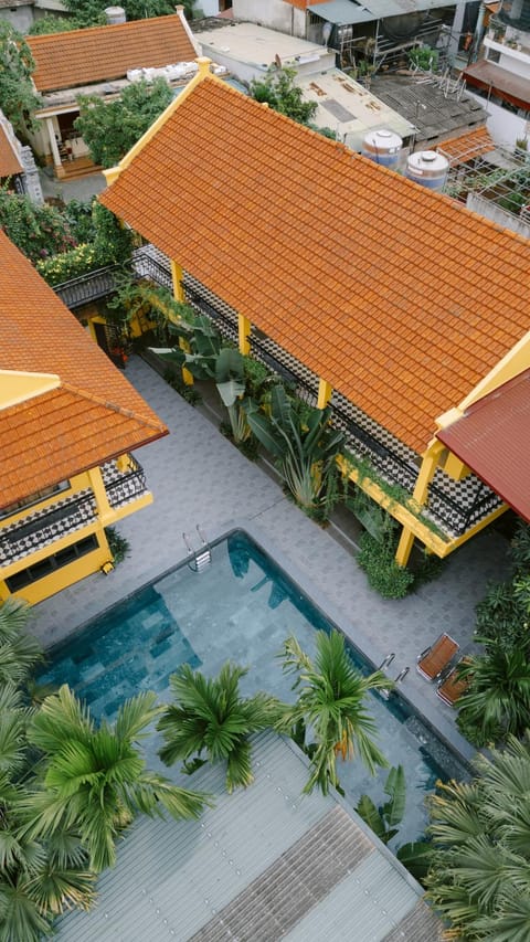 Property building, Day, Pool view, Swimming pool
