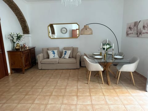 Living room, Seating area, Dining area