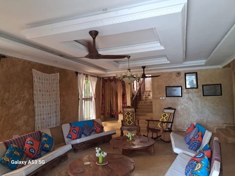 Property building, Communal lounge/ TV room, Lounge or bar, Seating area, Garden view