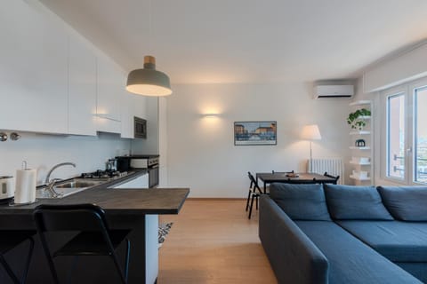 Kitchen or kitchenette, Seating area, Dining area, stove