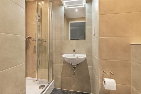 Student Only Studios Near Nottingham Train Station Apartment in Nottingham