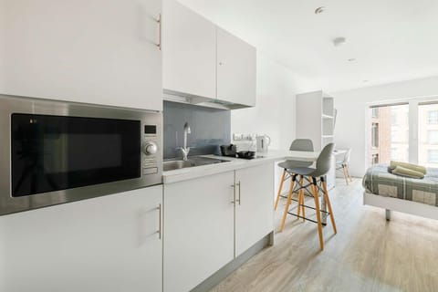Student Only Studios Near Nottingham Train Station Apartment in Nottingham