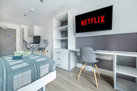 Student Only Studios Near Nottingham Train Station Apartment in Nottingham