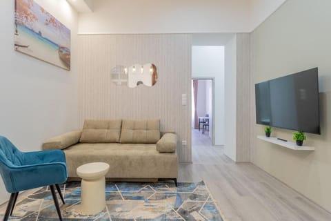Communal lounge/ TV room, TV and multimedia, Living room