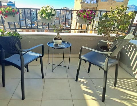 Patio, Day, View (from property/room), Balcony/Terrace, Seating area, City view, Quiet street view