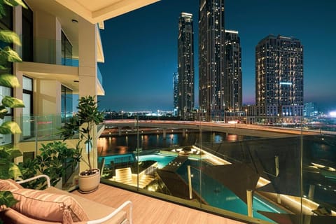 FIRST CLASS 2BR Luxury Canal & Pool Views Apartment in Al Sharjah