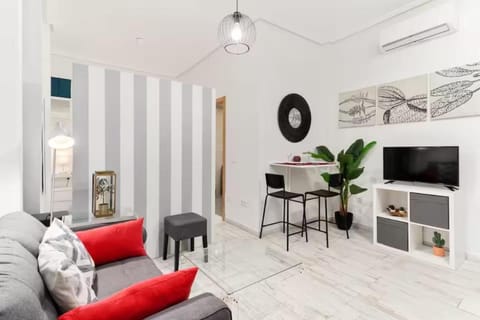 TV and multimedia, Living room, Seating area, Dining area, Evening entertainment, air conditioner