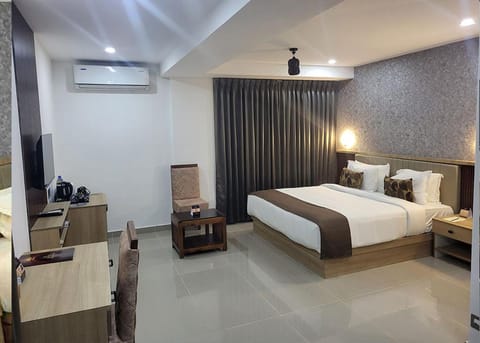 Bed, TV and multimedia, Photo of the whole room, Bedroom, air conditioner