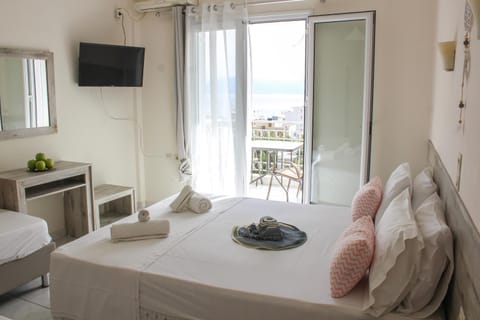 Photo of the whole room, Bedroom, Sea view