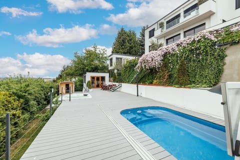 Property building, Spring, Day, Garden, Garden view, Pool view, Swimming pool, Swimming pool, sunbed
