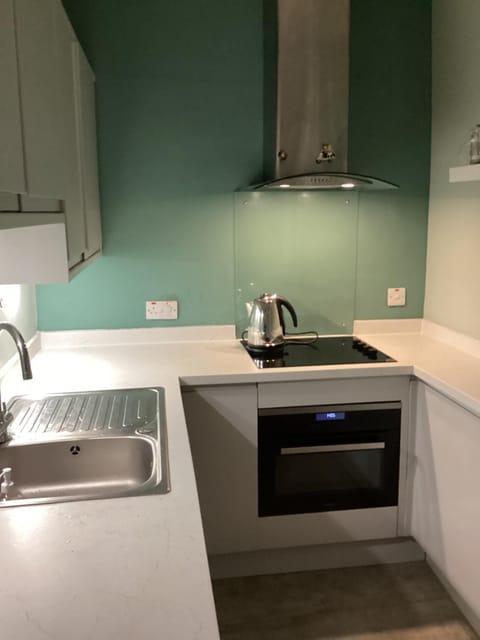 Coffee/tea facilities, Kitchen or kitchenette, stove, toaster