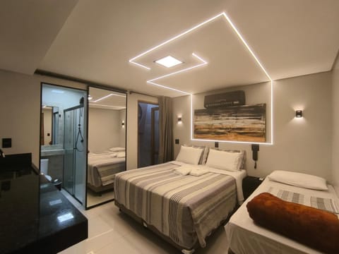Bed, TV and multimedia, Photo of the whole room, Bedroom, towels