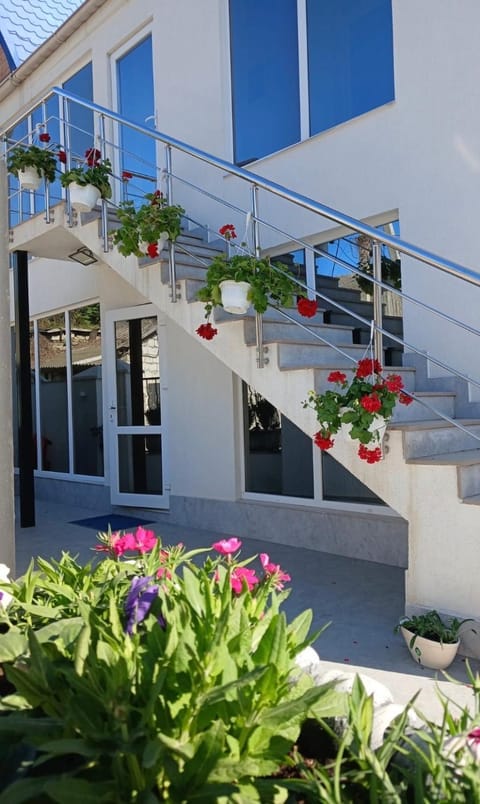 Property building, View (from property/room), Balcony/Terrace
