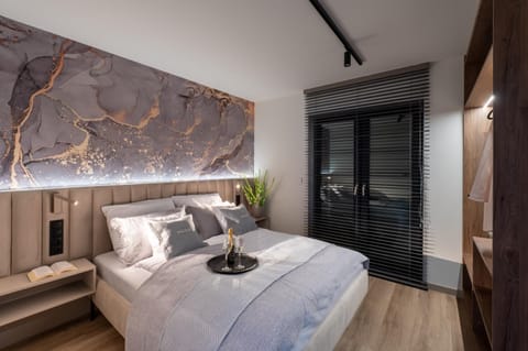 Bed, Other, Photo of the whole room, Decorative detail, Bedroom, internet, air conditioner