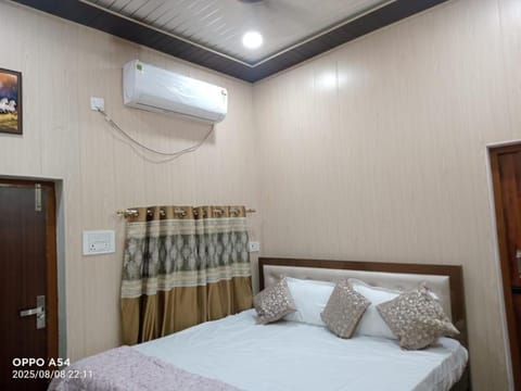 Bedroom, air conditioner