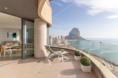 View (from property/room), Balcony/Terrace, Living room, sunbed