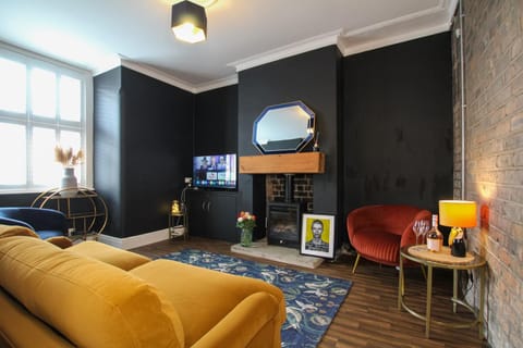 Communal lounge/ TV room, TV and multimedia, Living room, Seating area
