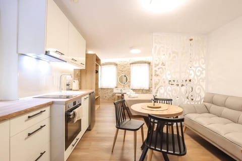 Kitchen or kitchenette, Living room, Seating area, Dining area