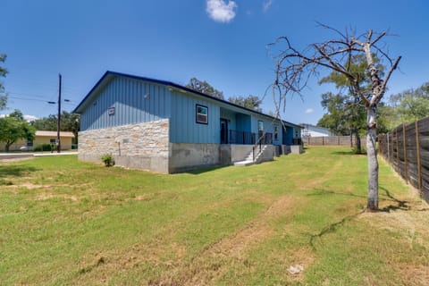 Quiet Hill Country Home 1 Mi to Lake LBJ Access! Apartment in Granite Shoals