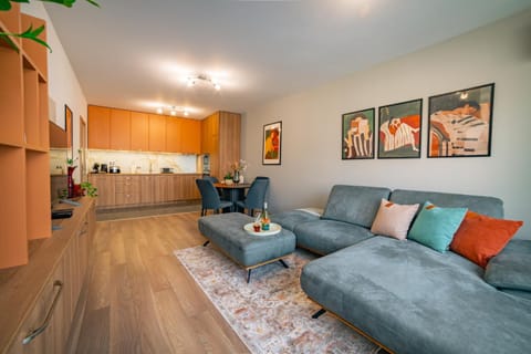 TRINAVIS Boutique Apartments, OWN PRIVATE PARKING, City Center, Entire Apartment Apartment in Veliko Tarnovo