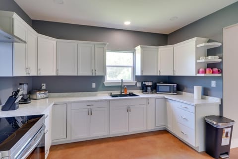 1 Mi to Lake LBJ Peaceful Home with Patio and Yard! Apartment in Granite Shoals