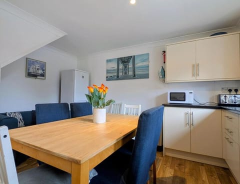 Kitchen or kitchenette, Living room, Seating area, Dining area, toaster