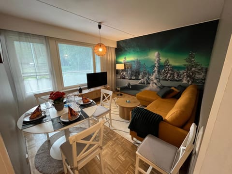 Communal lounge/ TV room, TV and multimedia, Living room, Seating area, Dining area, Evening entertainment