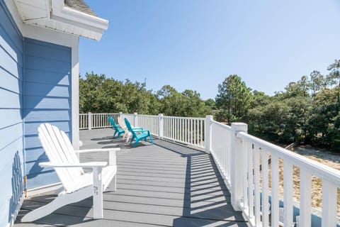 Angel's Retreat - Corolla Village, Steps to Beach Access, Pool, Cabana, Elevator, Pets, Open YR House in Corolla