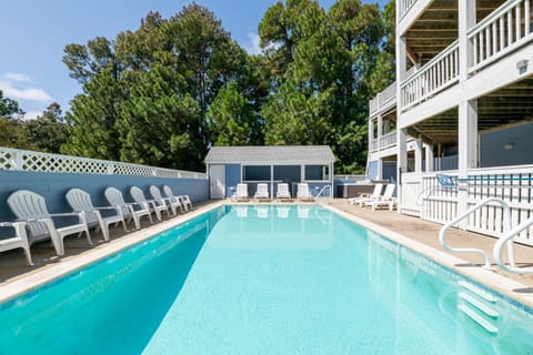 Angel's Retreat - Corolla Village, Steps to Beach Access, Pool, Cabana, Elevator, Pets, Open YR House in Corolla