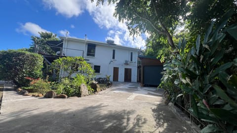 Chambre villa la mahaudiere Bed and Breakfast in Les Abymes