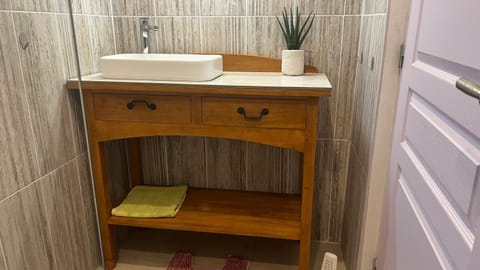 Chambre villa la mahaudiere Bed and Breakfast in Les Abymes