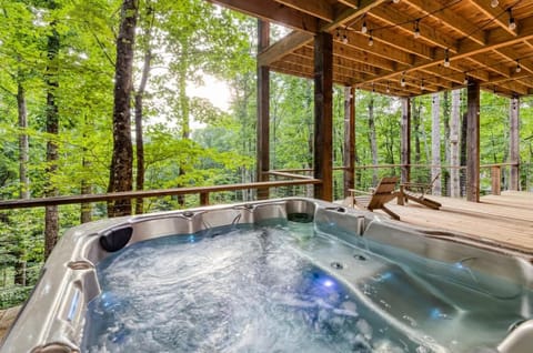 Greenridge- Upscale Architecture and Modern Design House in Blue Ridge Lake