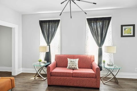 Detroit 3BR Retreat w/ Wi-Fi + Street Parking House in Windsor