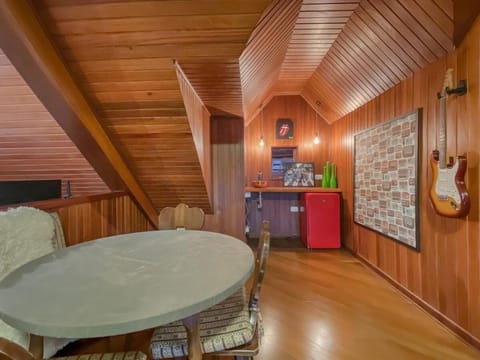 Dining area, minibar