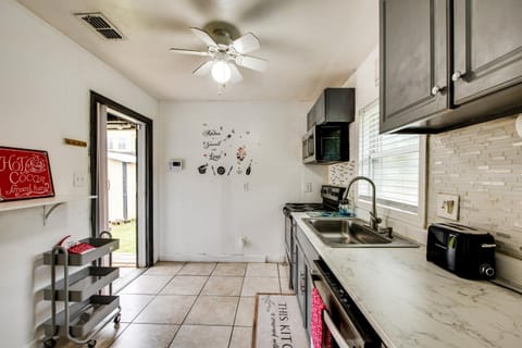 Walkable to FSU Campus Cozy Retreat with Deck! House in Tallahassee