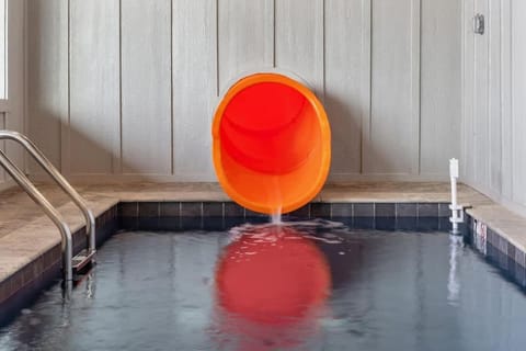 Bella Lago - 6BR Lakeview with Pool & Tube Slide House in Douglas Lake