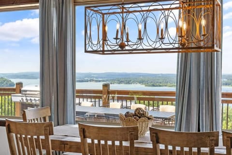 Bella Lago - 6BR Lakeview with Pool & Tube Slide House in Douglas Lake