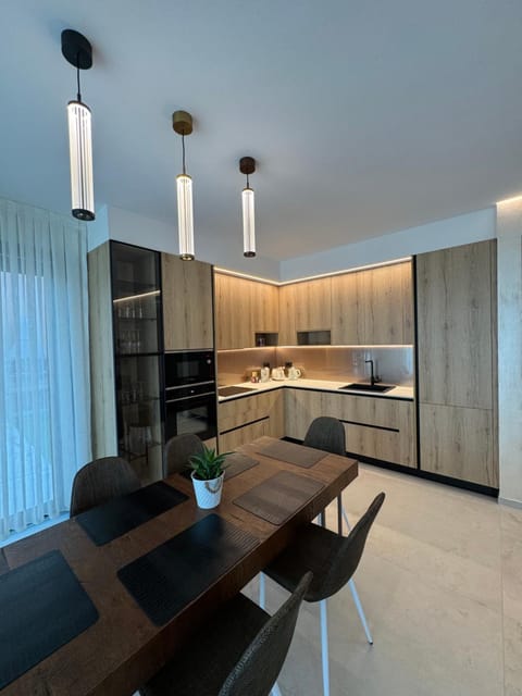 Kitchen or kitchenette, Dining area, stove