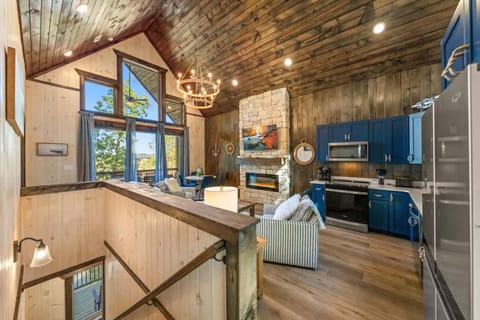 Anchors Retreat - Lakefront Getaway for 14 Guests House in Douglas Lake