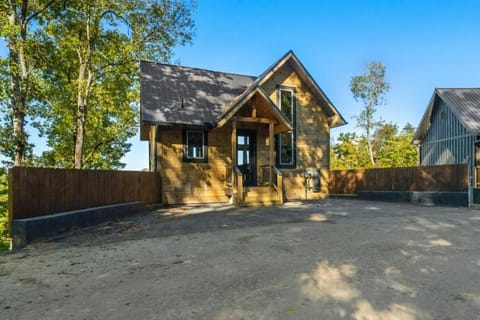 Anchors Retreat - Lakefront Getaway for 14 Guests House in Douglas Lake