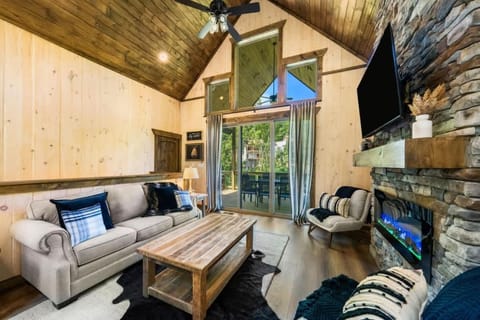 Cottage Cove Oasis - Lakefront with Hot Tub House in Douglas Lake