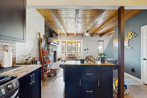 2BR Cabin - Close to Big Bear and Lake Arrowhead Cabin in Arrowbear Lake