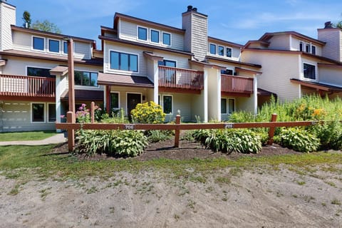 Snow Mountain Village 36D Apartment in Dover