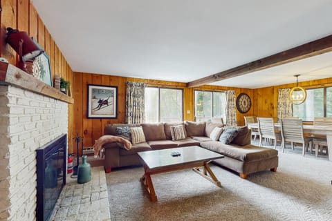 Ski Haus Retreat - Unit B House in Dover