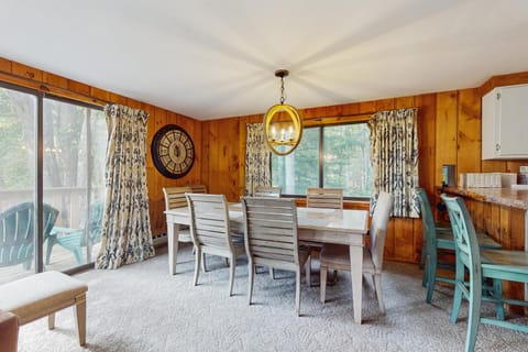 Ski Haus Retreat - Unit B House in Dover