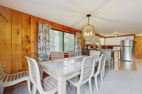 Ski Haus Retreat - Unit B House in Dover