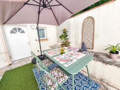 Patio, Balcony/Terrace, furniture